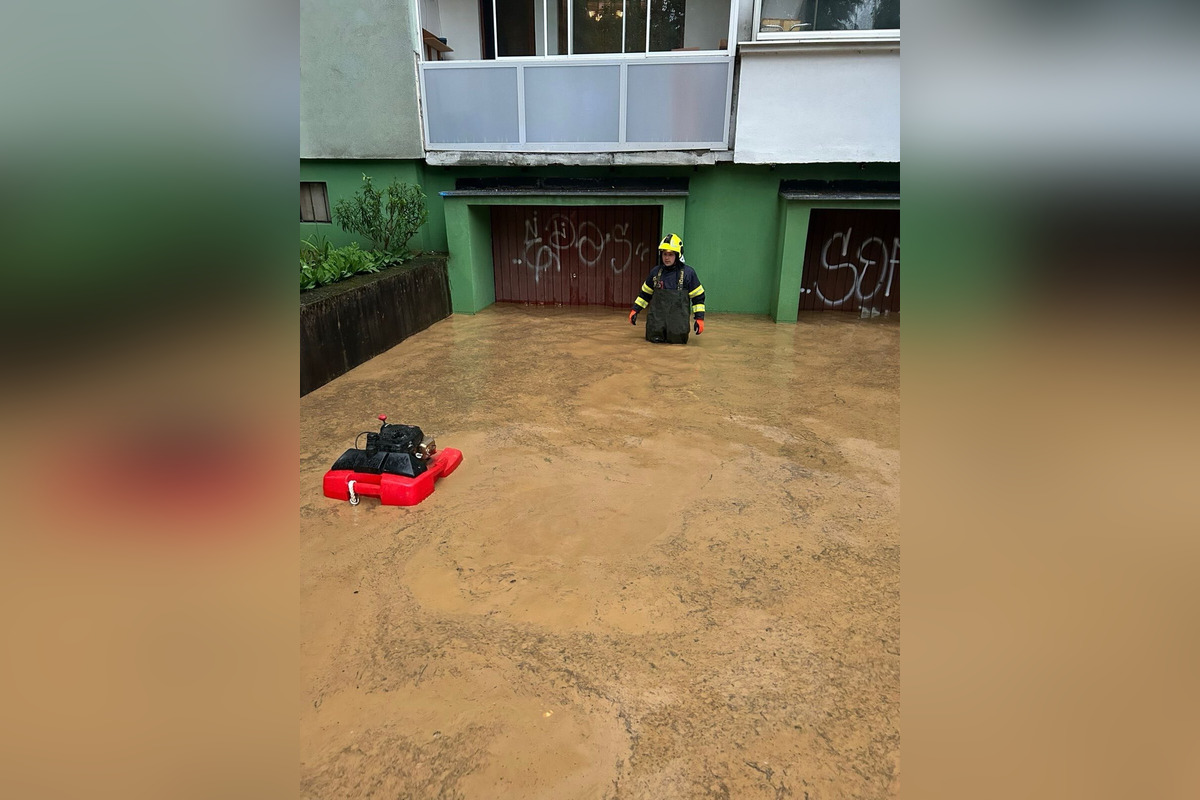 FOTO: V okrese Prešov zaplavili výdatné zrážky ulice, foto 5