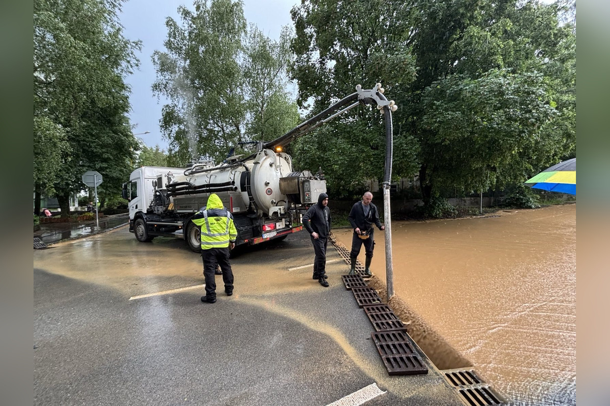 FOTO: V okrese Prešov zaplavili výdatné zrážky ulice, foto 7