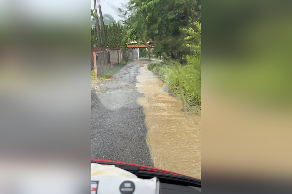 FOTO: V okrese Prešov zaplavili výdatné zrážky ulice, foto 10