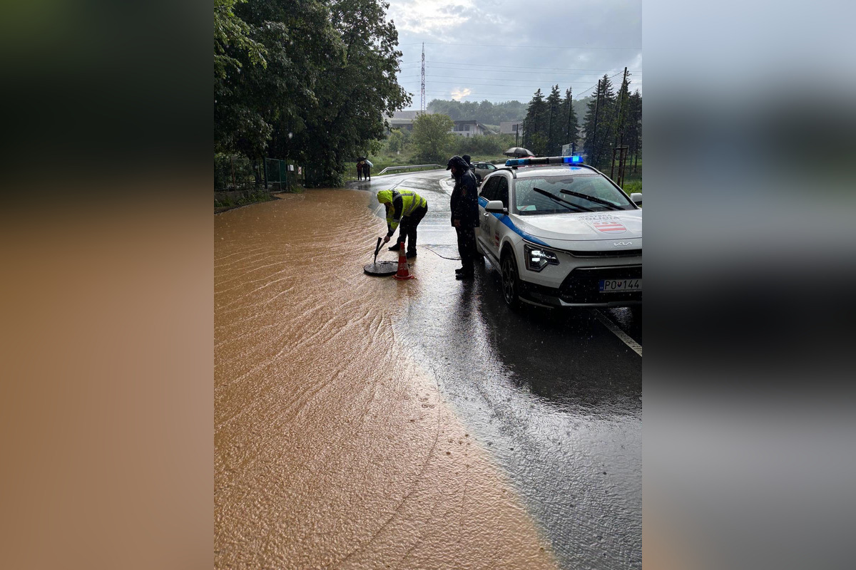 FOTO: V okrese Prešov zaplavili výdatné zrážky ulice, foto 12