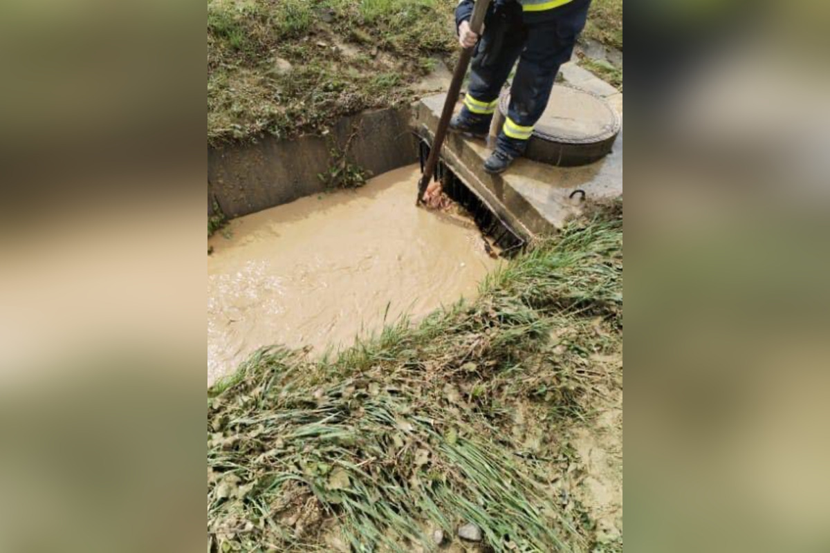 FOTO: V okrese Prešov zaplavili výdatné zrážky ulice, foto 14