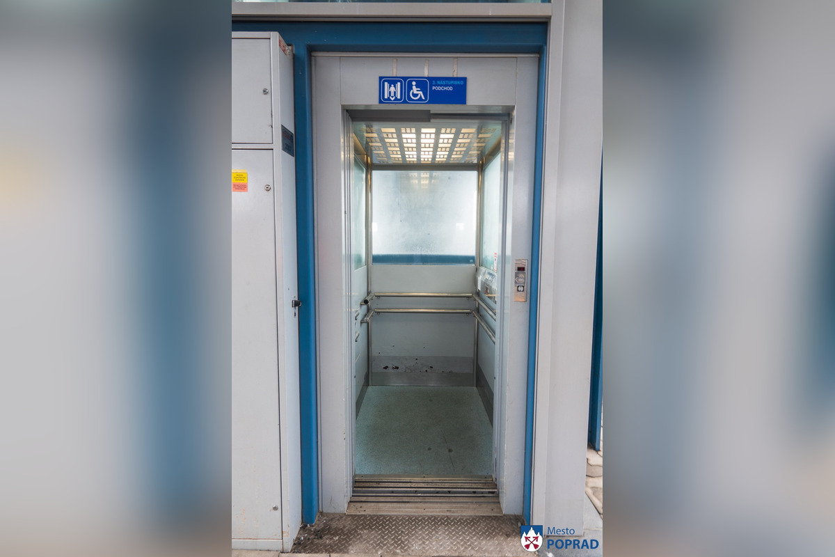 FOTO: Pre rozsiahlu rekonštrukciu bol v Poprade uzatvorený podchod pre peších, foto 8