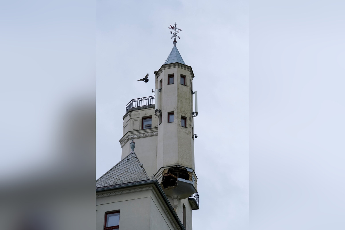 FOTO: Intenzívny dážď poškodil vežu levočského gymnázia, foto 1