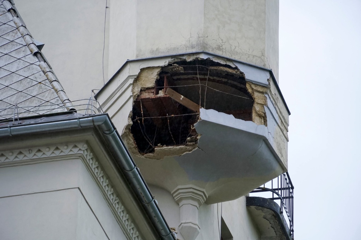 FOTO: Intenzívny dážď poškodil vežu levočského gymnázia, foto 3