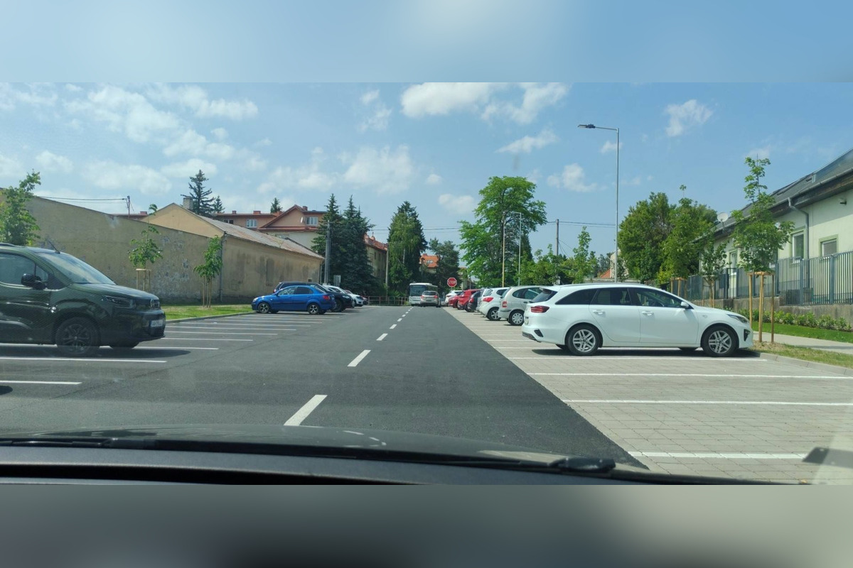 FOTO: Prešovčania chvália parkovisko pri amfiteátri. Jedna vec im však prekáža, foto 1