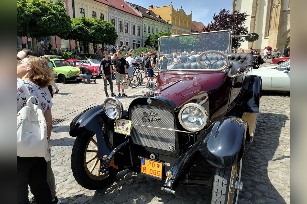 FOTO: Centrum Prešova rozžiarili luxusné veterány. Vieme, akú majú hodnotu, foto 5