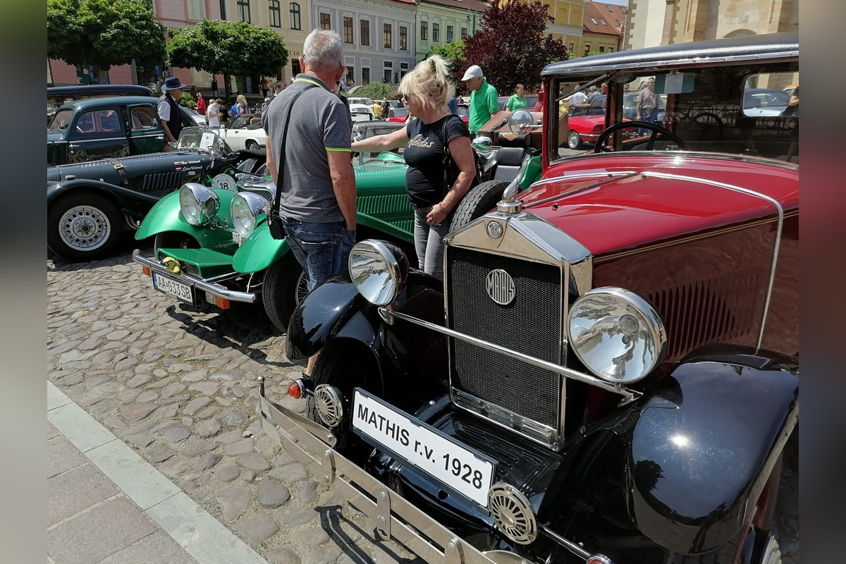 FOTO: Centrum Prešova rozžiarili luxusné veterány. Vieme, akú majú hodnotu, foto 6