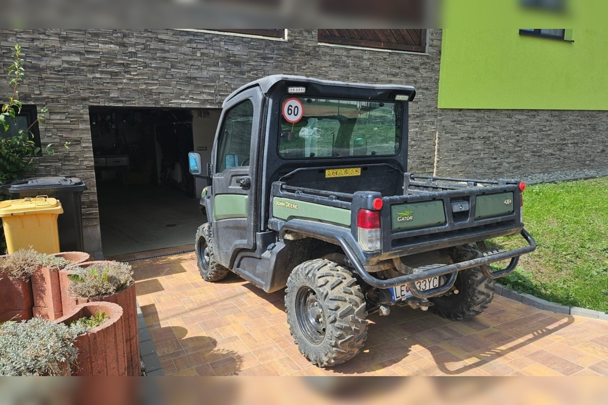 FOTO: Zmizol zeleno-čierny John Deer. Majiteľ žiada pomoc, sľubuje odmenu, foto 1