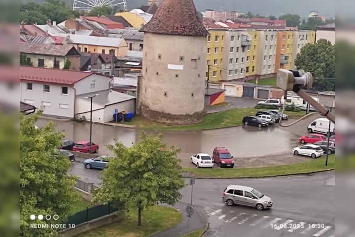 FOTO: Sabinov zasiahla silná supercela. Cesty boli zaplavené, padali aj krúpy, foto 4