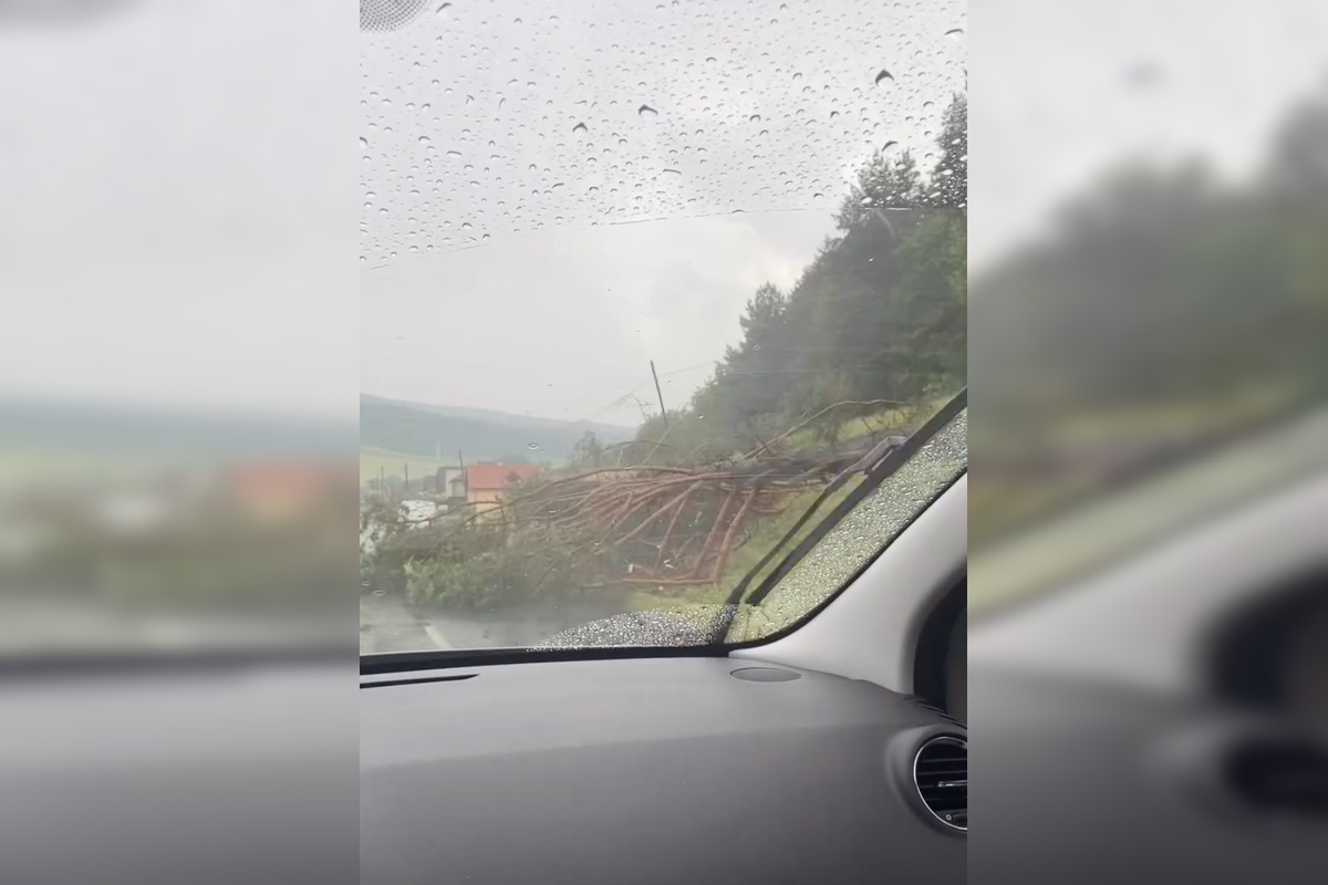 FOTO: Sabinov zasiahla silná supercela. Cesty boli zaplavené, padali aj krúpy, foto 5