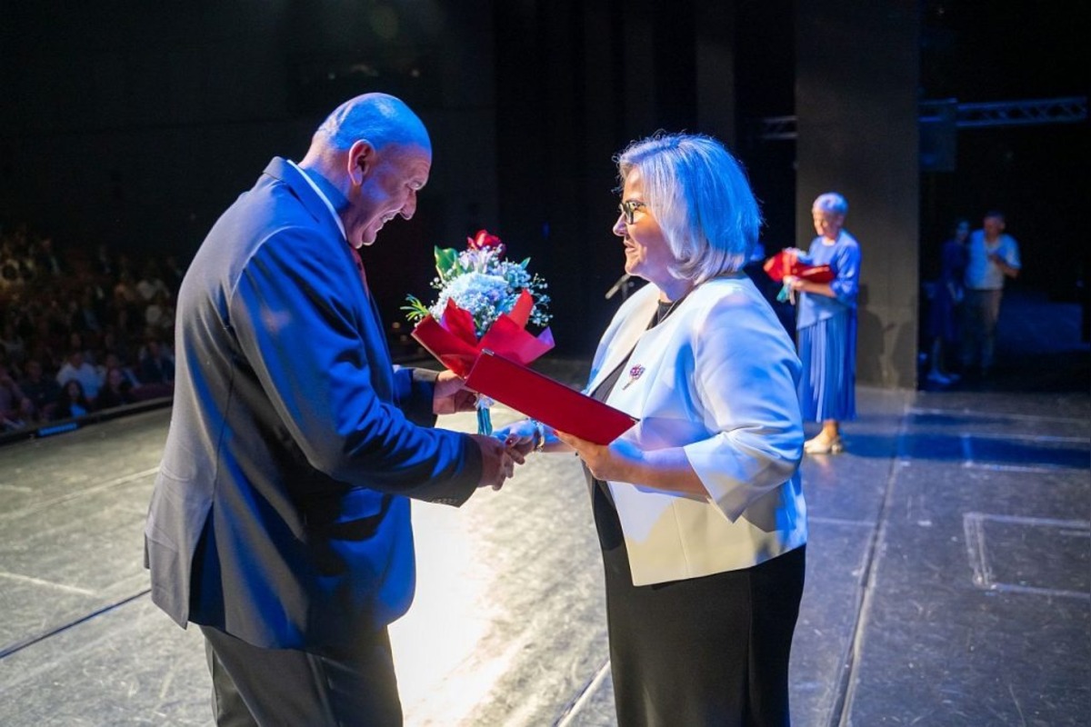 FOTO: Plné divadlo potlesku a emócií. Kraj ocenil top učiteľov a študentov roka, foto 6