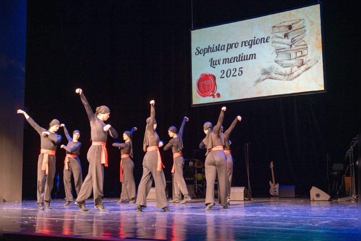 FOTO: Plné divadlo potlesku a emócií. Kraj ocenil top učiteľov a študentov roka, foto 8