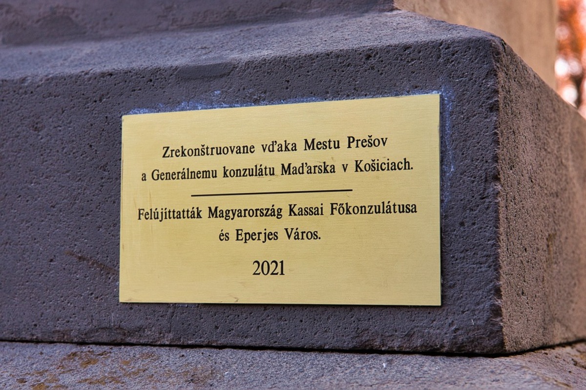 FOTO: Schody k pamätníku ožili. Prešovčan to zobral do vlastných rúk, foto 1