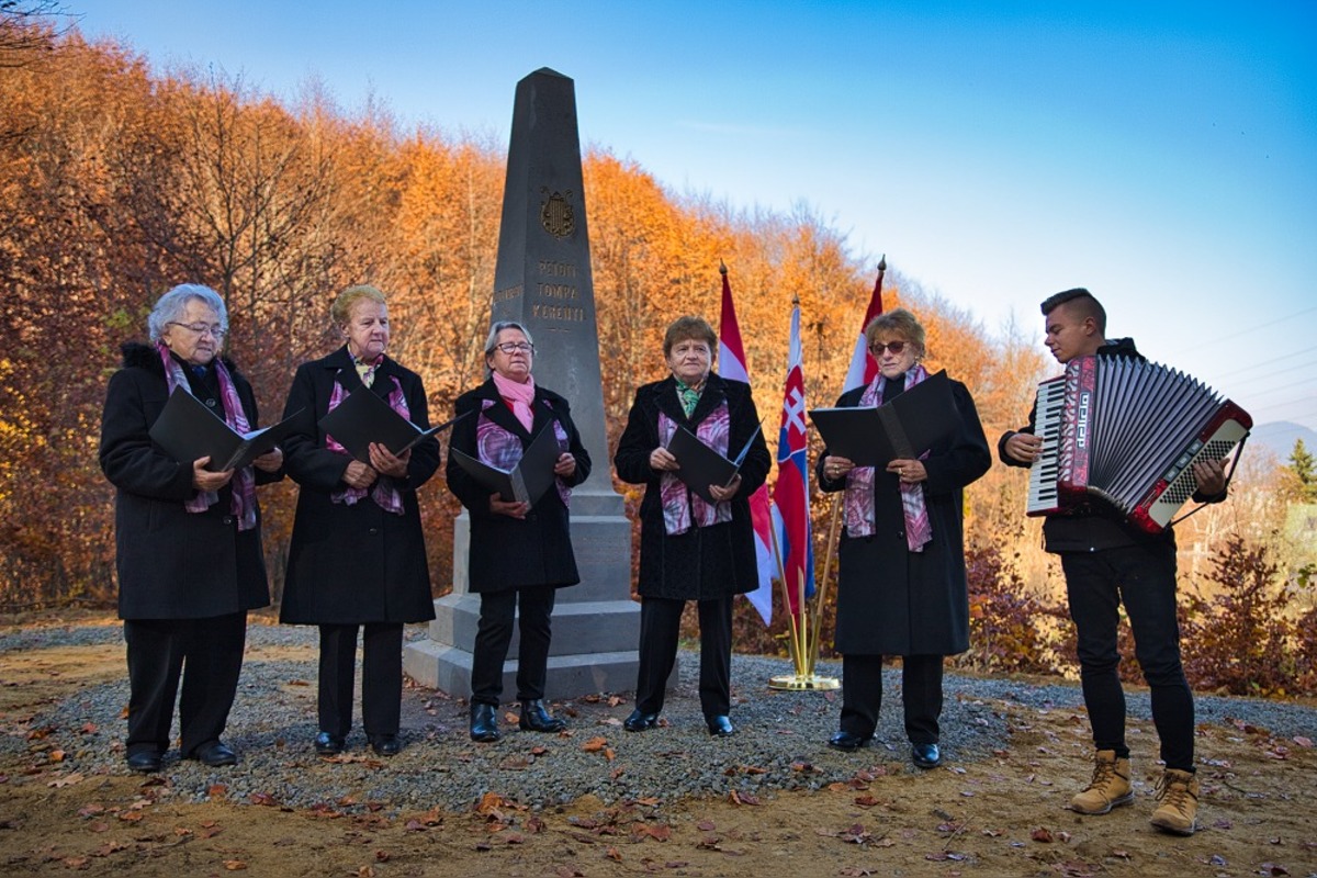FOTO: Schody k pamätníku ožili. Prešovčan to zobral do vlastných rúk, foto 2