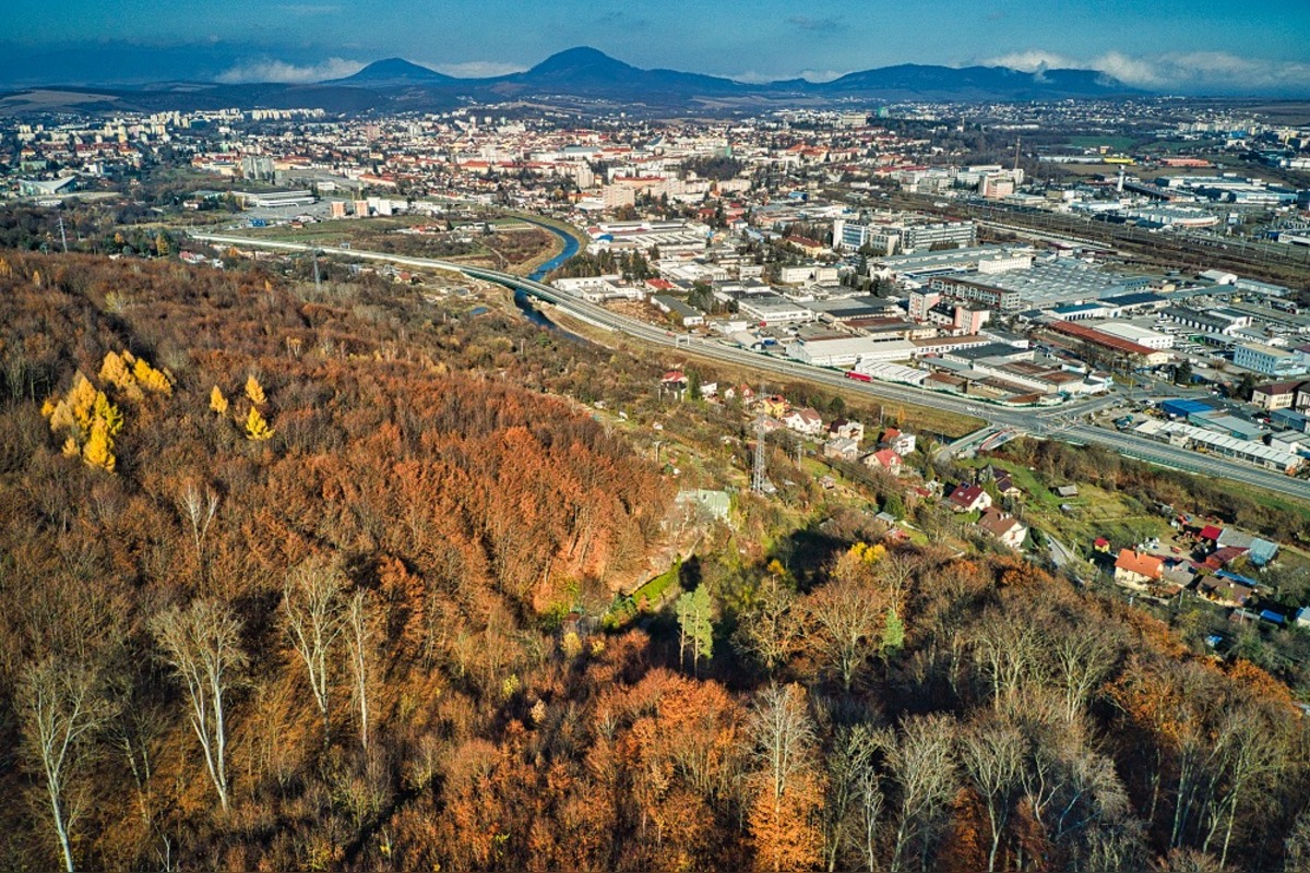 FOTO: Schody k pamätníku ožili. Prešovčan to zobral do vlastných rúk, foto 4