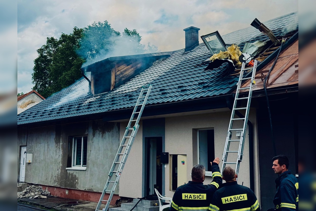 FOTO: V Kežmarku horeli rodinné domy. V meste platí mimoriadna situácia, foto 1