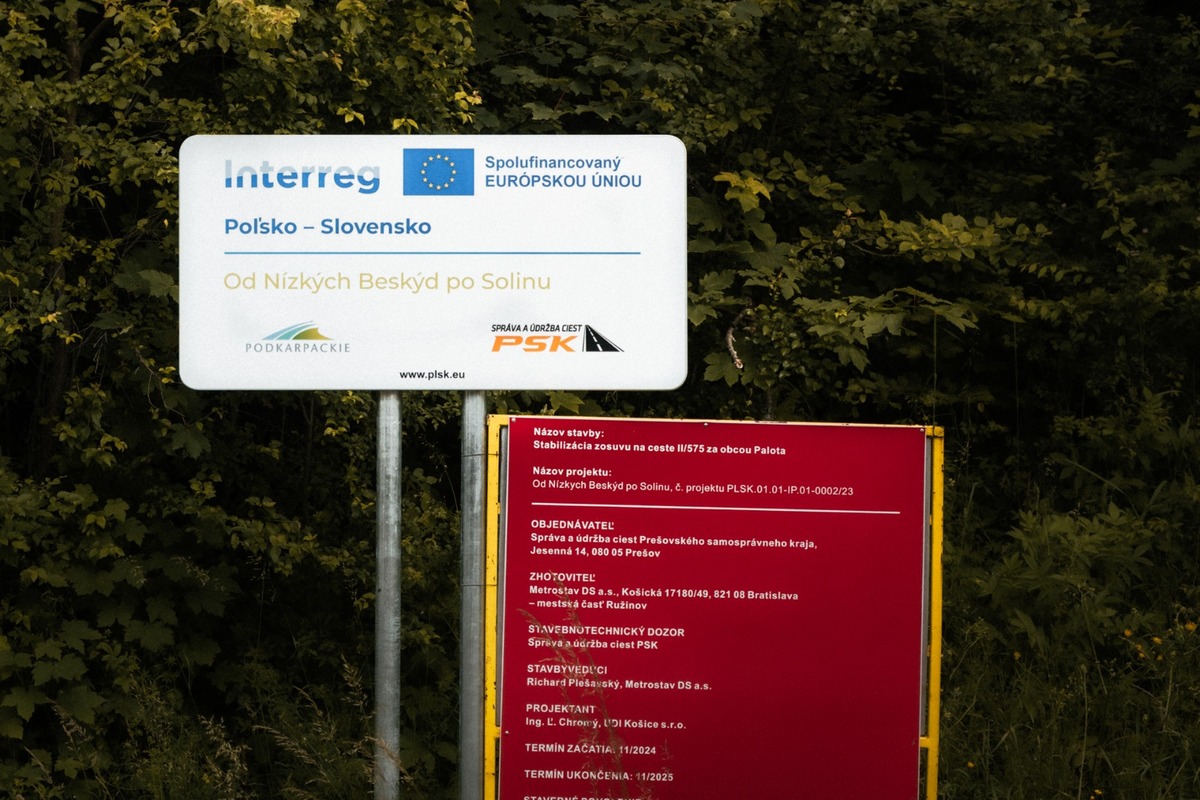 FOTO: Zosuv pôdy za Palotou rieši oporný múr a obmedzenia na ceste, foto 1