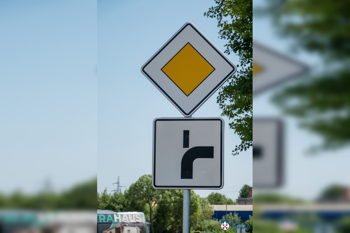 FOTO: Mesto Poprad zmenilo organizáciu dopravy na Kukučínovej ulici, foto 1