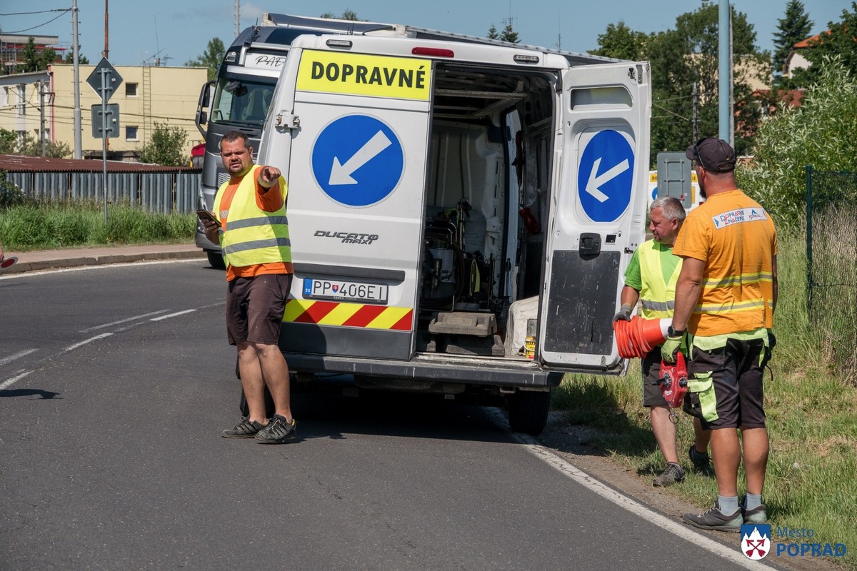 FOTO: Mesto Poprad zmenilo organizáciu dopravy na Kukučínovej ulici, foto 6