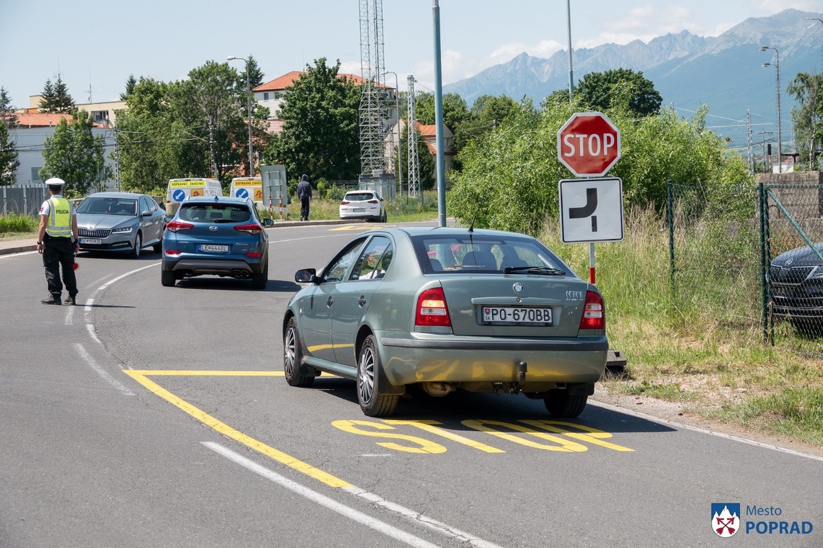 FOTO: Mesto Poprad zmenilo organizáciu dopravy na Kukučínovej ulici, foto 7