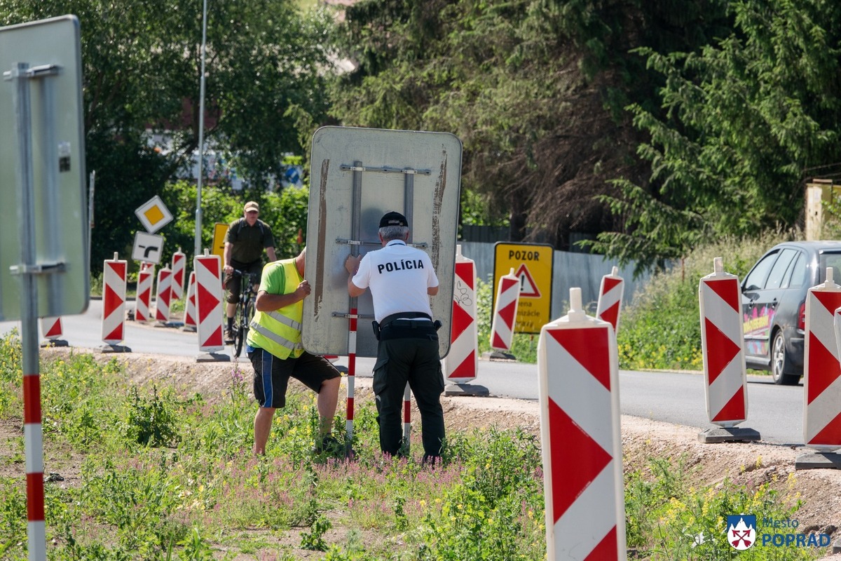 FOTO: Mesto Poprad zmenilo organizáciu dopravy na Kukučínovej ulici, foto 8