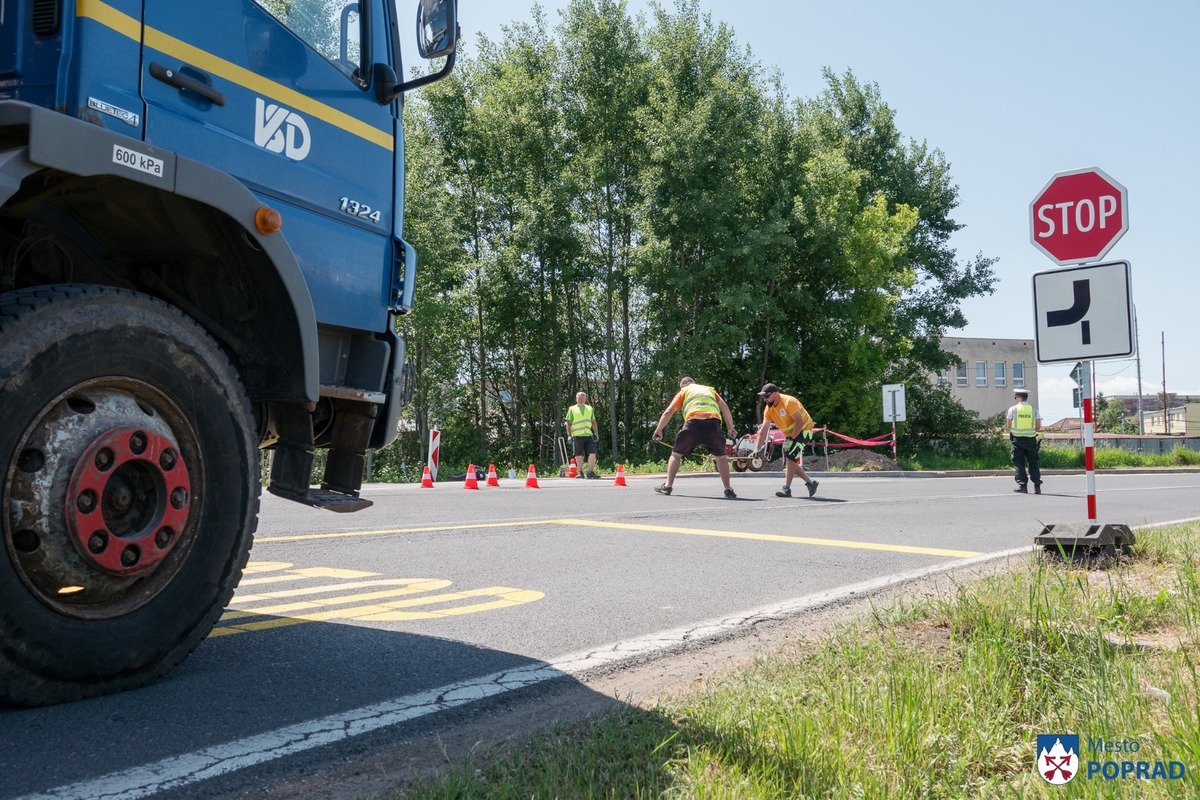 FOTO: Mesto Poprad zmenilo organizáciu dopravy na Kukučínovej ulici, foto 9
