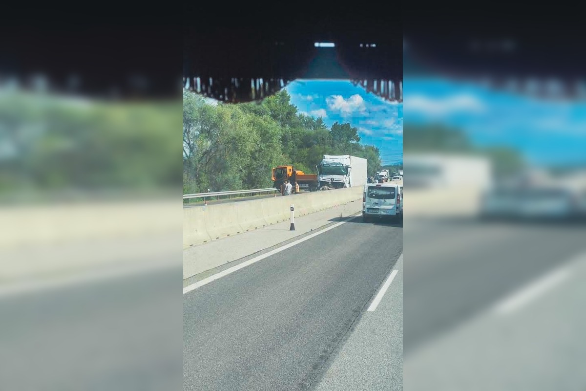 FOTO: Vážna nehoda na D1 medzi Košicami a Prešovom ochromila dopravu, foto 1