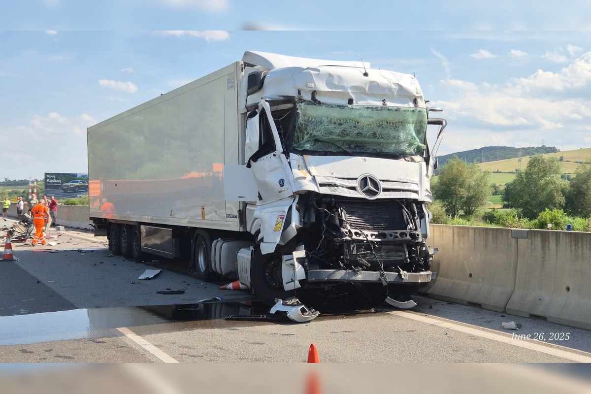 FOTO: Vážna nehoda na D1 medzi Košicami a Prešovom ochromila dopravu, foto 2