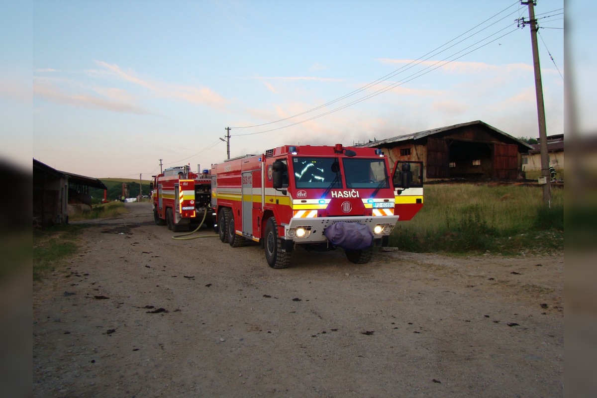 FOTO: Vo Vranovskom okrese došlo k rozsiahlemu požiaru hospodárskej budovy, foto 1
