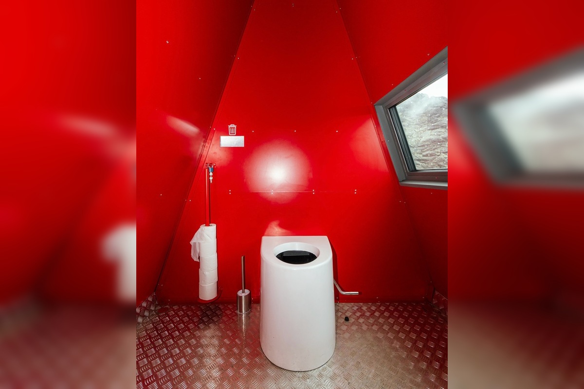 FOTO: Pri Chate pod Rysmi už pribudli nové záchody, foto 6