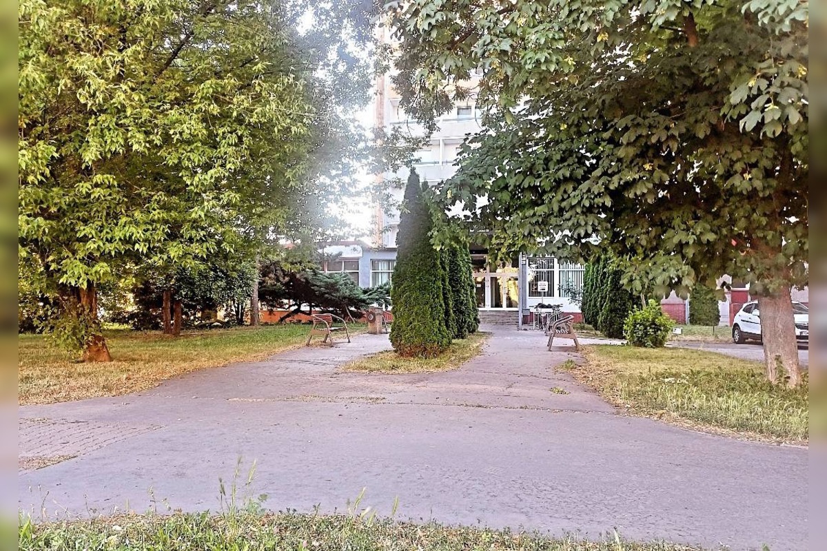 FOTO: Obrovská nálož odpadkov pri internátoch v Prešov, foto 7