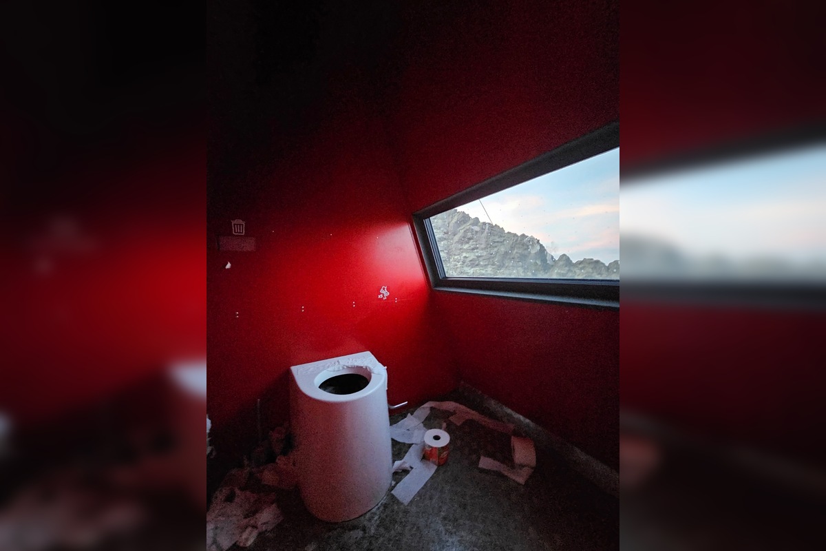 FOTO: Toalety na Rysoch dostali zabrať. Takúto vizitku po sebe nechali turisti, foto 2