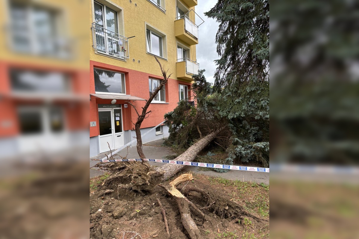 FOTO: Aká je aktuálna situácia po ničivej búrke v Prešove? , foto 1