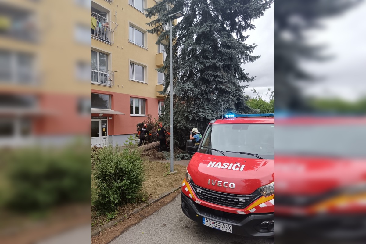 FOTO: Aká je aktuálna situácia po ničivej búrke v Prešove? , foto 5