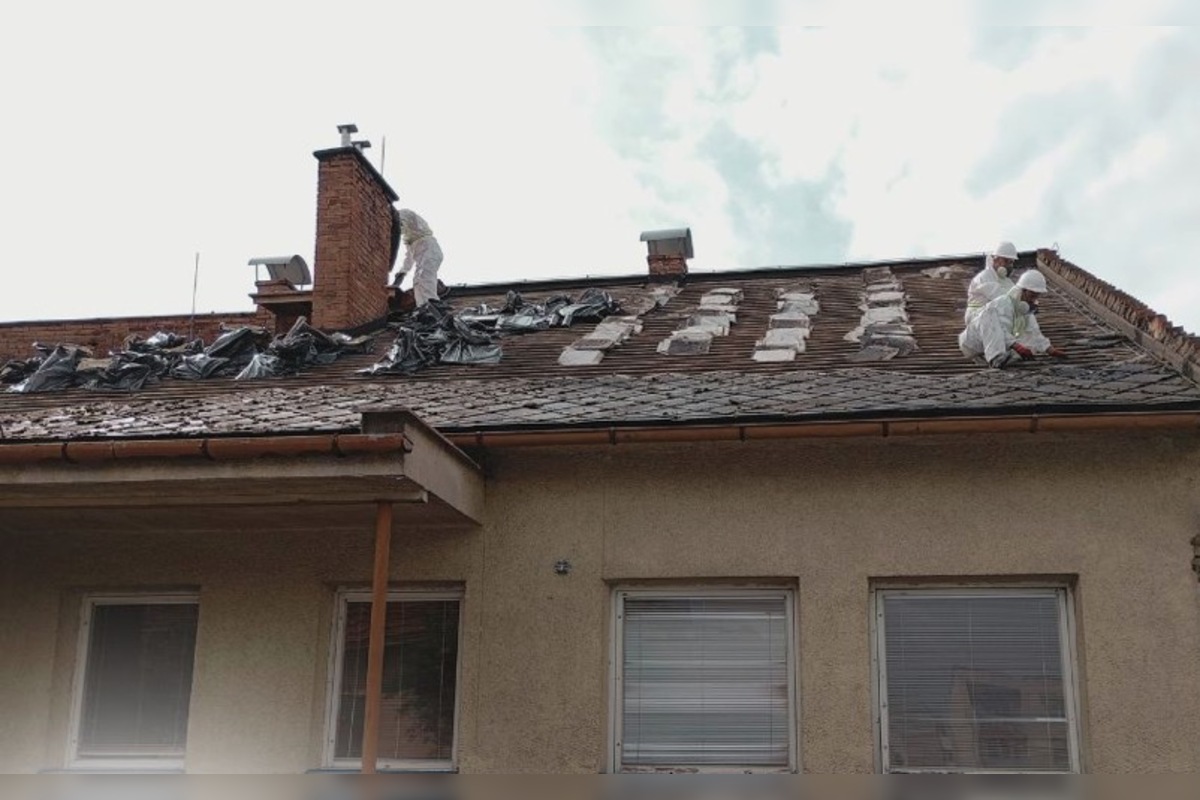 FOTO: Na škôlke v Prešove odstránili škodlivú azbestovú strechu, foto 1