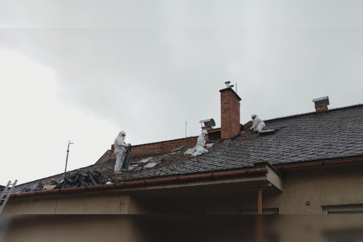 FOTO: Na škôlke v Prešove odstránili škodlivú azbestovú strechu, foto 3