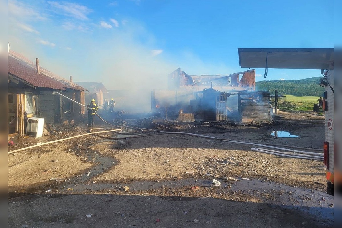 FOTO: Požiar v Spišskom Štiavnku pripravil o strechu nad hlavou najmenej sto ľudí, foto 5