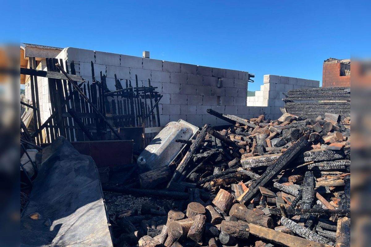 FOTO: Požiar v Spišskom Štiavnku pripravil o strechu nad hlavou najmenej sto ľudí, foto 7