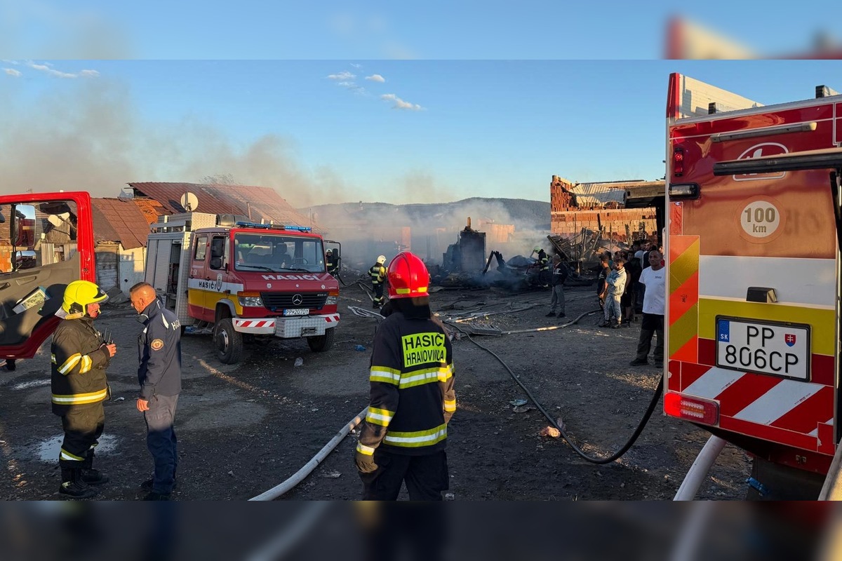 FOTO: Po ničivom požiari v Spišskom Štiavniku prosia rodiny o pomoc, foto 1