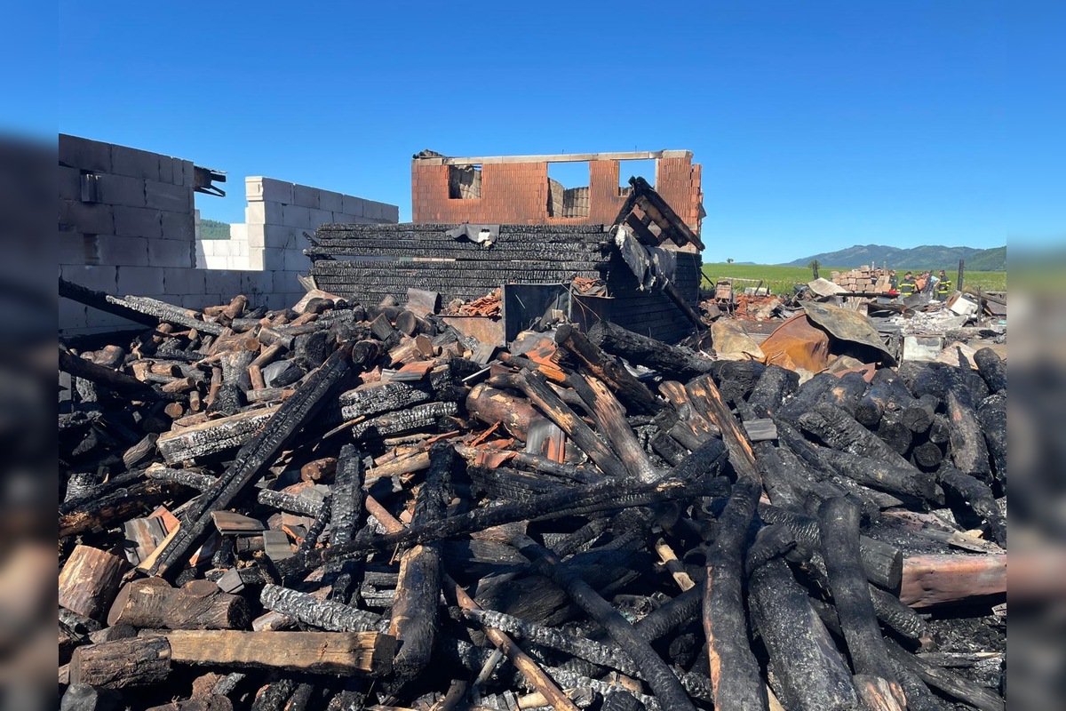 FOTO: Po ničivom požiari v Spišskom Štiavniku prosia rodiny o pomoc, foto 3