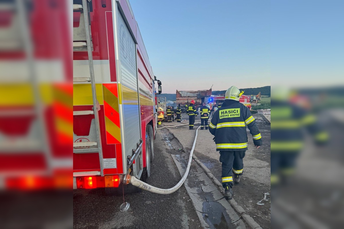 FOTO: Po ničivom požiari v Spišskom Štiavniku prosia rodiny o pomoc, foto 8