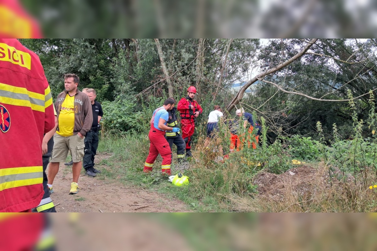 FOTO: Žena z Petrovian bola nájdená v toku rieky Torysa, pátrači ju zachránili , foto 1