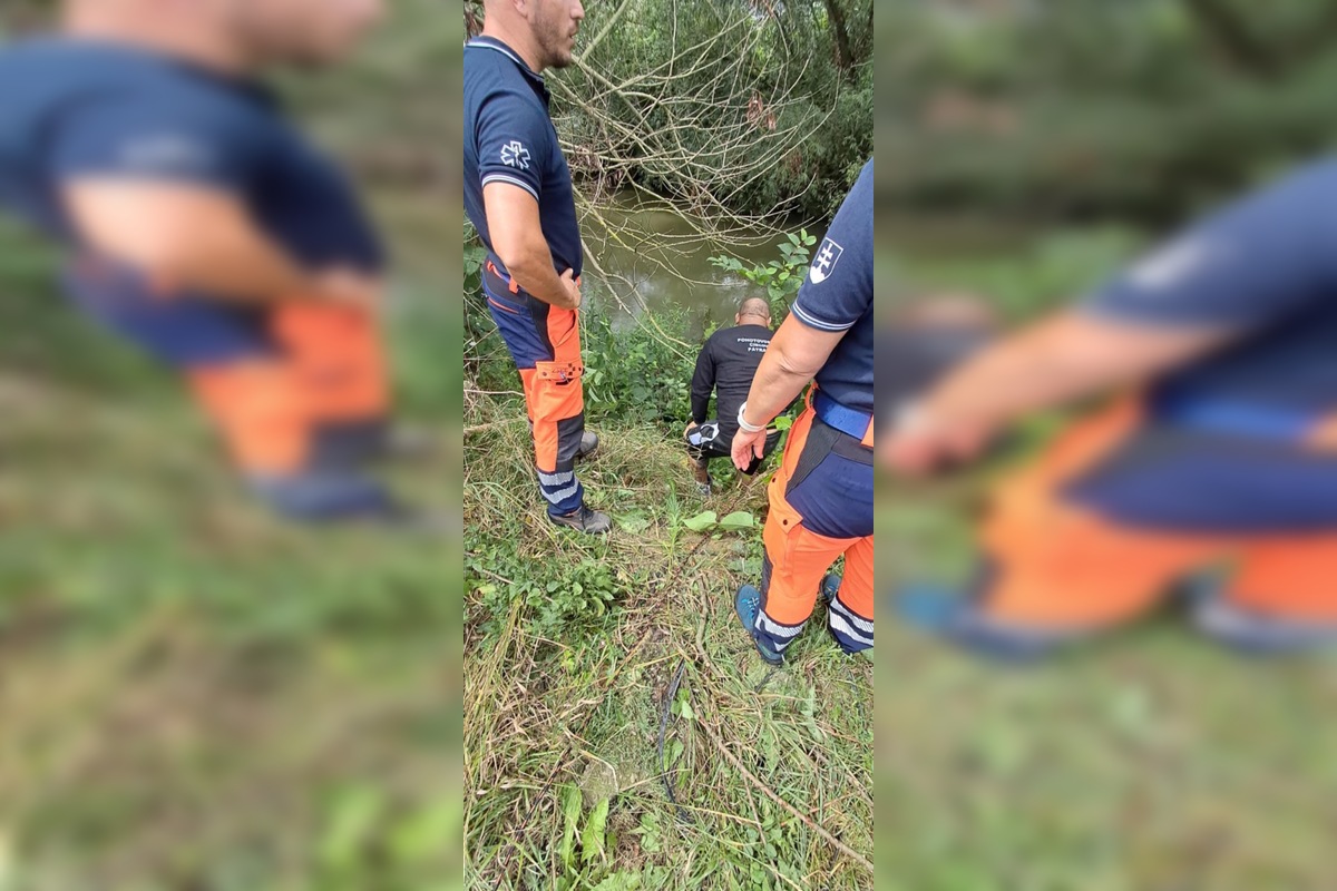 FOTO: Žena z Petrovian bola nájdená v toku rieky Torysa, pátrači ju zachránili , foto 3