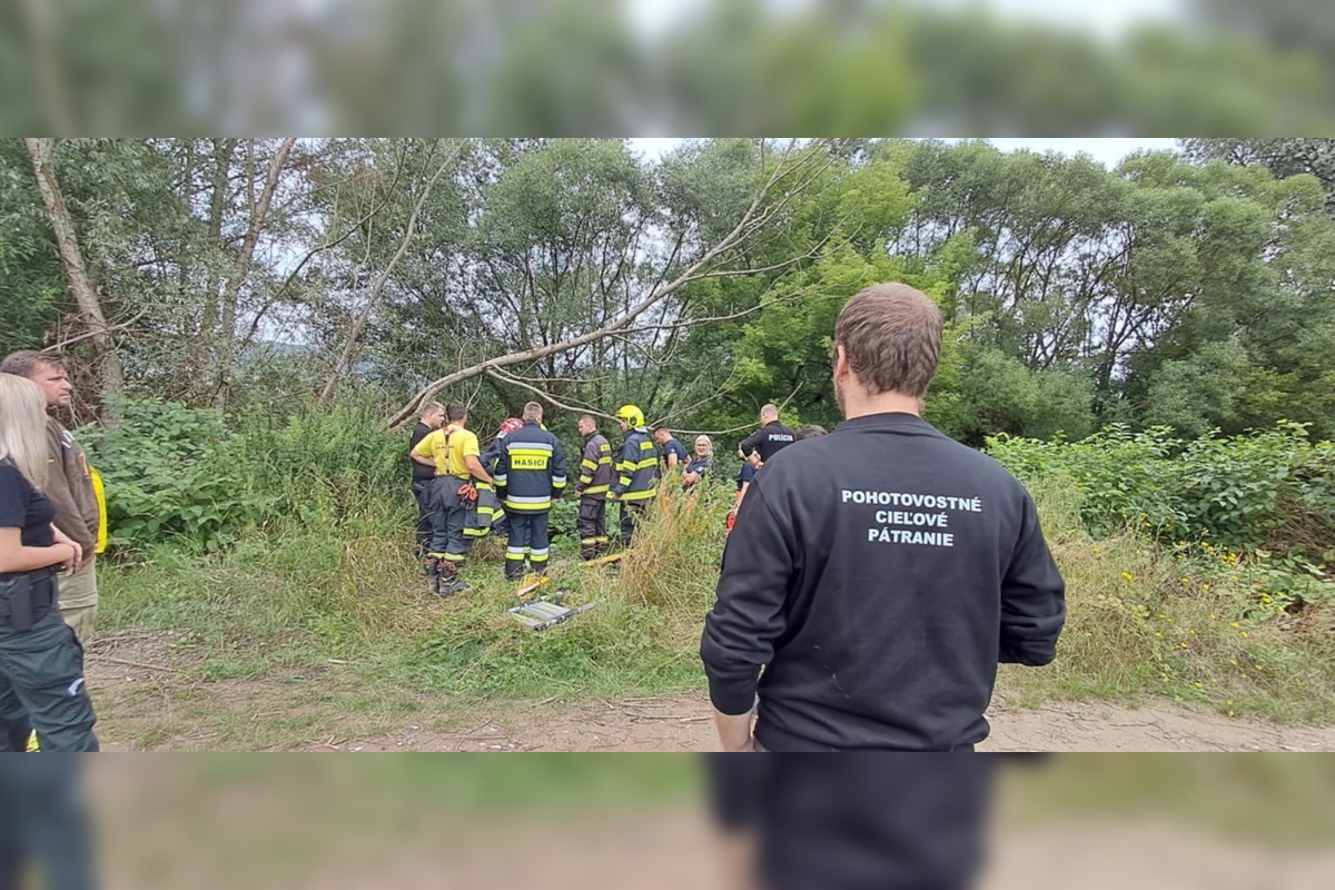 FOTO: Žena z Petrovian bola nájdená v toku rieky Torysa, pátrači ju zachránili , foto 4