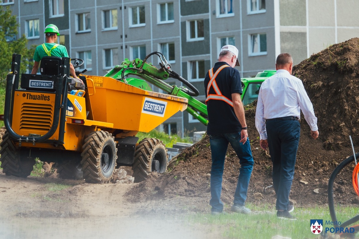 FOTO: Na novom popradskom parku sa už poctivo pracuje, foto 1