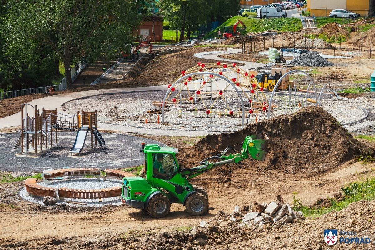 FOTO: Na novom popradskom parku sa už poctivo pracuje, foto 11