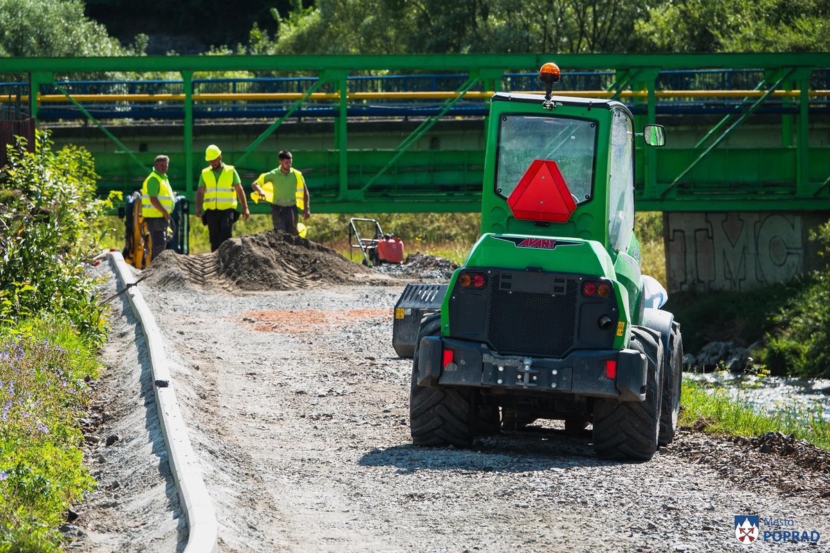 FOTO: V Poprade sa začalo s výstavbou nového cyklochodníka, foto 3