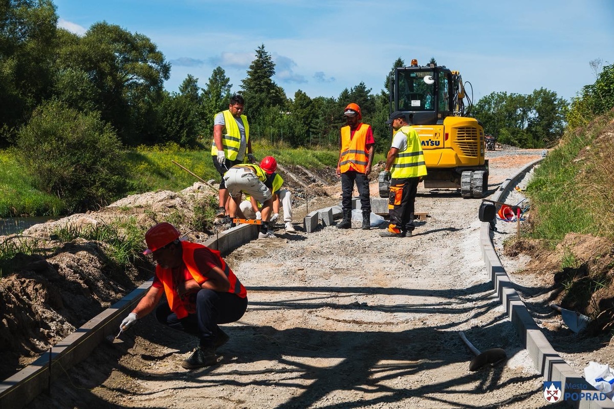 FOTO: V Poprade sa začalo s výstavbou nového cyklochodníka, foto 5