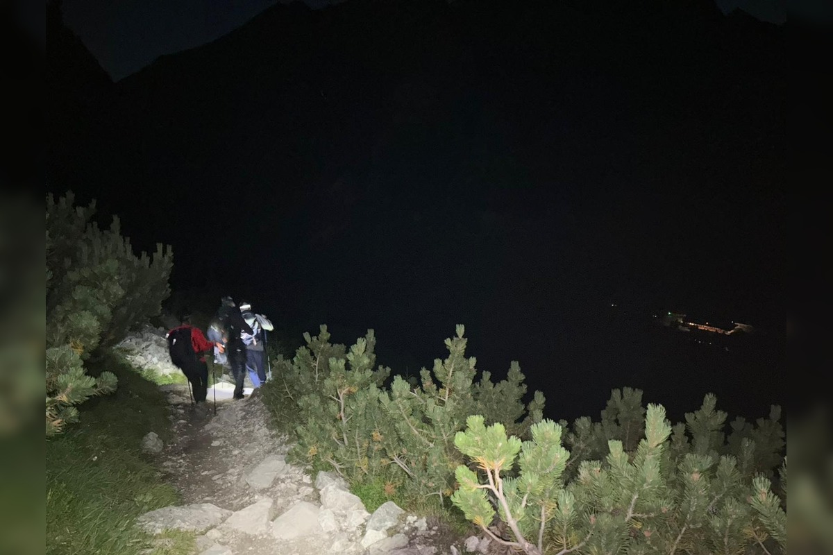 FOTO: Horskí záchranári pomáhali zablúdeným turistom vo Vysokých Tatrách, foto 3