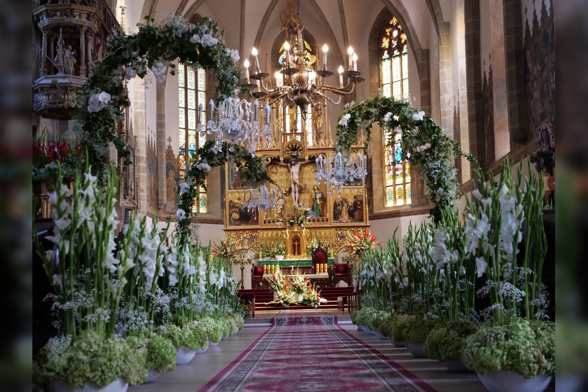 FOTO: Bazilika v Kežmarku sa zaplnila nádhernými kvetmi, foto 1